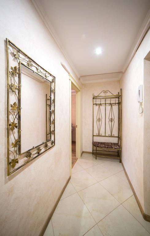 Apartments On Svobody Avenue- The Center Of Lviv Bagian luar foto