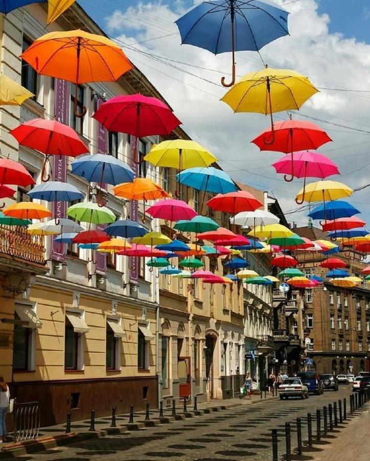 Apartments On Svobody Avenue- The Center Of Lviv Bagian luar foto